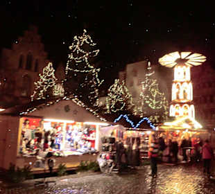 Weihnachtspyramide auf dem Marktplatz