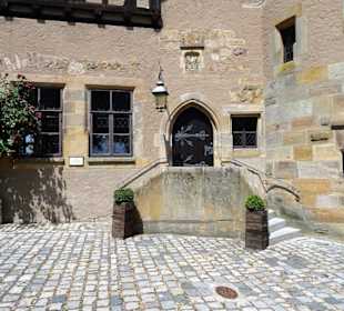 Im Burghof der Altenburg