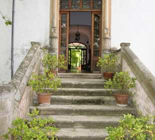 Treppe zum Haupthaus