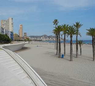 Promenade Poniente Strand