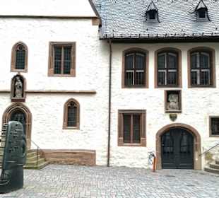 Die Nagelkopfskulptur