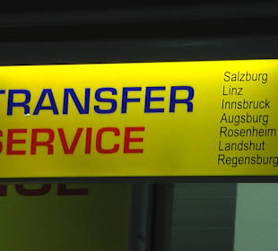 Terminal 1 - Schild " Transfer Service " 