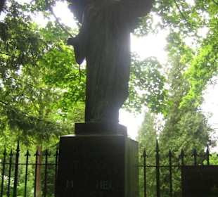 Grabstein auf dem alten Friedhof in GI