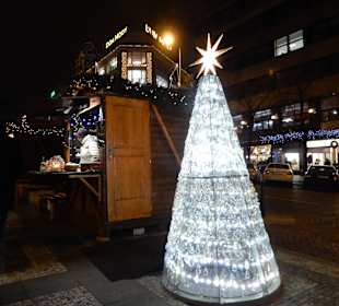 Beschmückte Holzbude