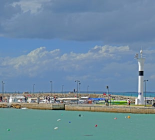 Der Hafen mit Leuchtturm