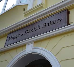 Das Firmenschild über dem Laden