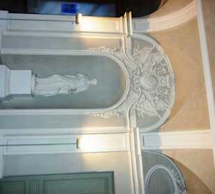 Figuren in der Wand rechter Bereich