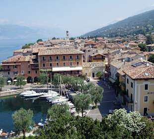 Blick von der Scaliger-Burg auf  Torri del Benaco