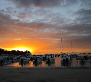 Sonnenuntergang am Hafen Bayahibe
