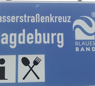 Hinweisschild an der Elbe