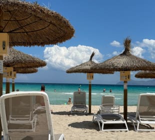 Strand Blick von Liege aus. Grupotel Amapola