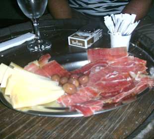 Pager Käse, Schinken und Oliven