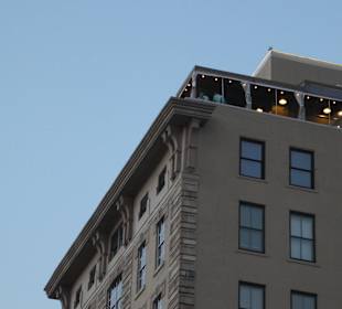 Die Rooftopbar & Grill