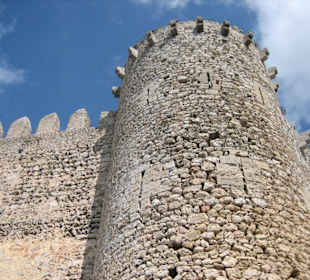 Castell de Santueri - optisch ein Steinbruch