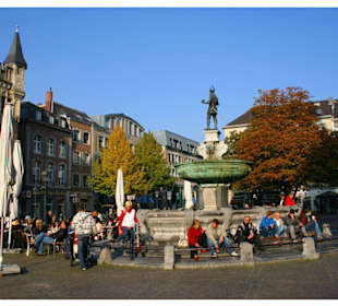 Karlsbrunnen auf dem Marktplatz
