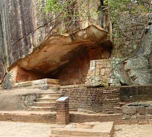 Ausgrabungsreste Sigiriya Rock