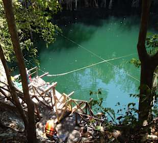 Stiegen führen hinunter