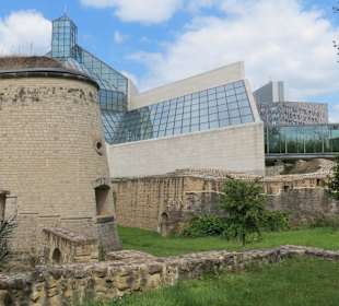 Rechts hinten das Melia, vorn das Modern Art Museum