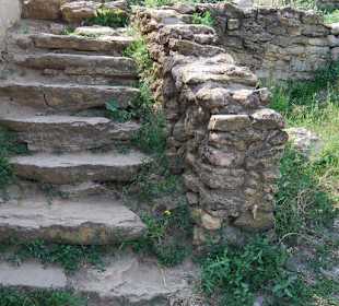 Развалины старой лестницы в Танаисе. 