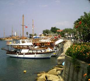 Blick auf den Hafen von Side