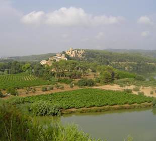 Pueblo y embalse