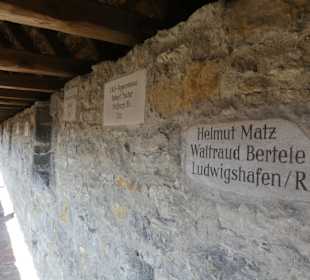 Spendentafeln am Turmweg