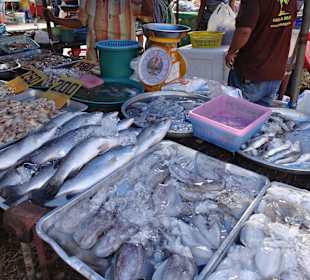 Fischangebot am Markt von Kamala