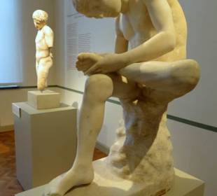 Dorn-Auszieher, Marmor, ca. 150 n.Chr.