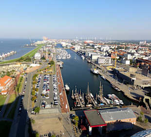 Blick von der Plattform über den Neuen Hafen