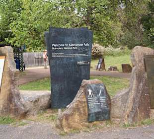 Eingang zu den McKenzie Falls