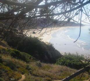 Blick auf den Strand von der Holztreppe aus