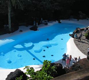 Weißes Schwimmbecken, von César Manrique entworfen