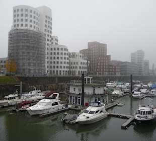 Medienhafen im Herbst, Frank O. Gehry Häuser
