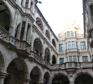 Pellerhaus am Egidienplatz: im Arkadenhof