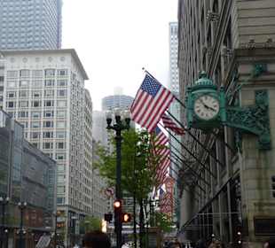 Meet you at the clock - auf Chicago Greeter Tour
