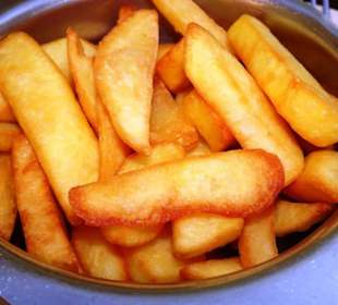 Kartoffelspalten als Beilage im Comte Godefroy
