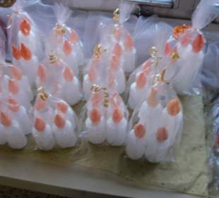 Weiße Kerzen mit Flamme