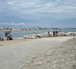 Von der Promenade zum Strand