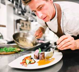 Peter beim Kochen