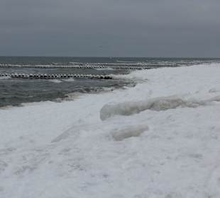 Ostseestrand im Winter