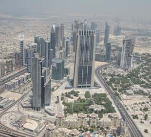 Skyline mit Strassennetz von oben