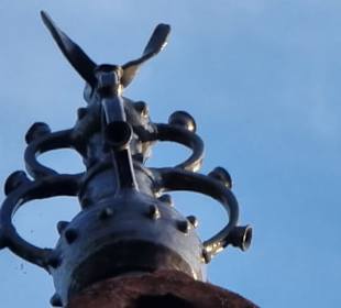 Auf den Dächern der Stadt zu sehen