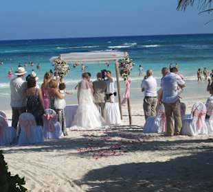 Hochzeit am Strand in toller Kulisse