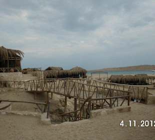 Im Hintergrund das Restaurant