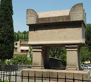 Grabmal Franc. Petrarca