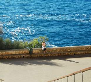 Höhlenausgang mit Meeresblick