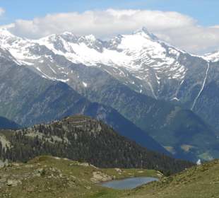 Wunderschönes Bergpanorama mit See