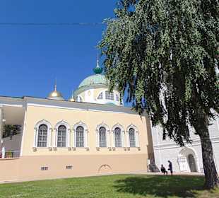 Внутри монастыря