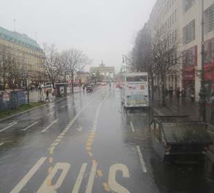 Brandenburger Tor  vom 100 Bus gesehen