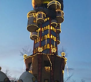 Hundertwasser Turm beleuchtet